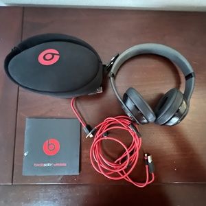 beatssolo2 Wireless On the Ear Headphones by Dr. Dre